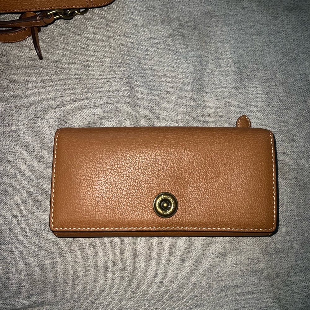 Ralph Lauren Millbrook Zip Around Slim
NWT
Wallet brown Leather